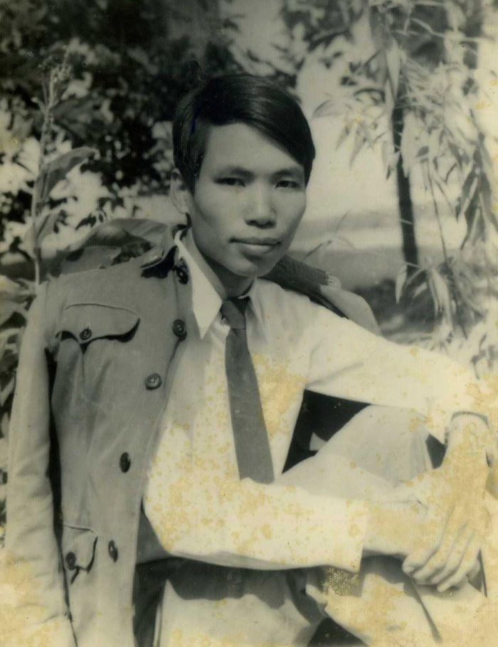 Chân dung Thiếu uý, Nhà báo Đặng Vương Hưng, thời làm Báo Quân khu Một, đầu năm 1983.