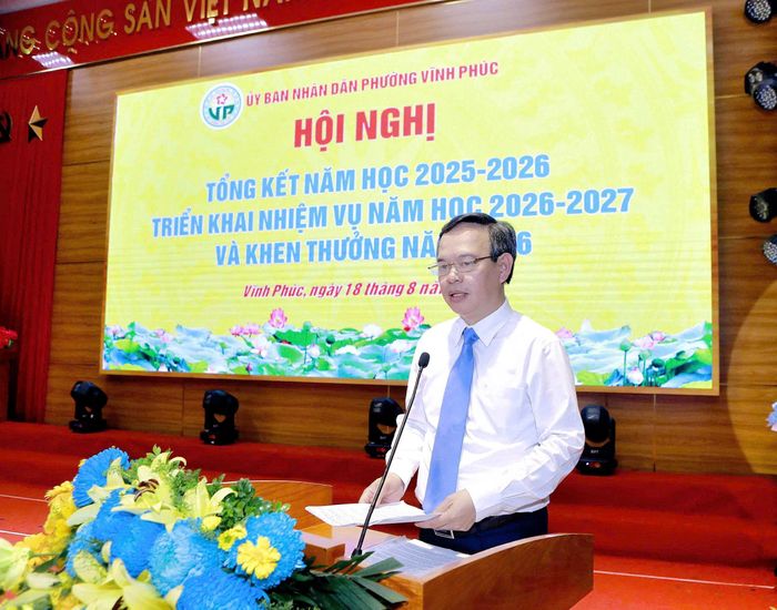 Giám đốc Sở Giáo dục và Đào tạo tỉnh Phú Thọ Trịnh Thế Truyền phát biểu tại hội nghị.