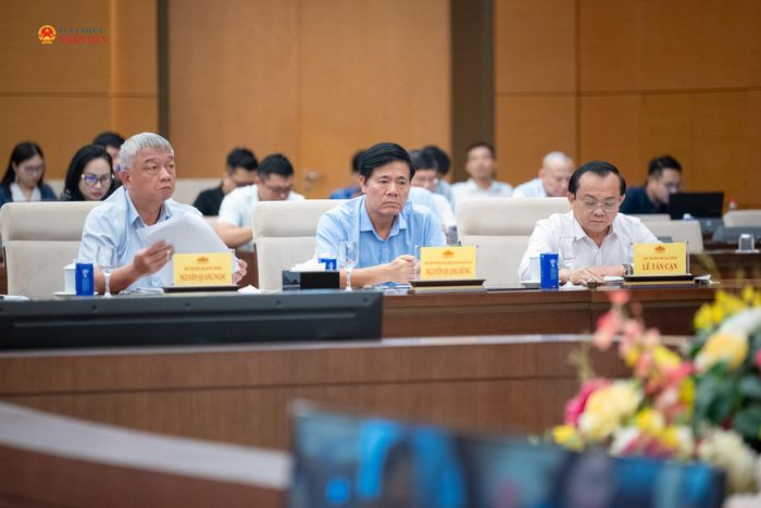Các đại biểu tham dự phiên họp