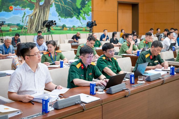 Các đại biểu tham dự phiên họp