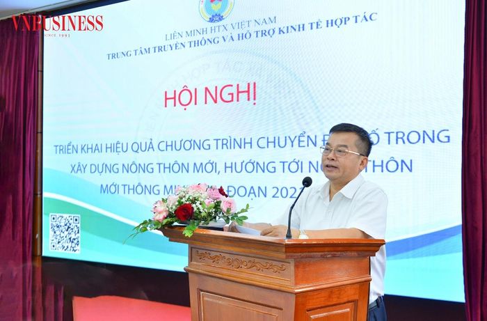 Ông Nguyễn Đình Long, Phó Giám đốc Trung tâm truyền thông và Hỗ trợ kinh tế hợp tác phát biểu khai mạc Hội nghị.