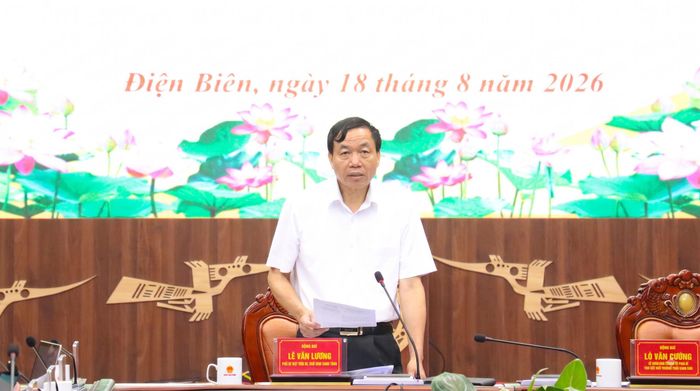 Chủ tịch UBND tỉnh Lê Văn Lương phát biểu tại hội nghị. Ảnh ĐBP