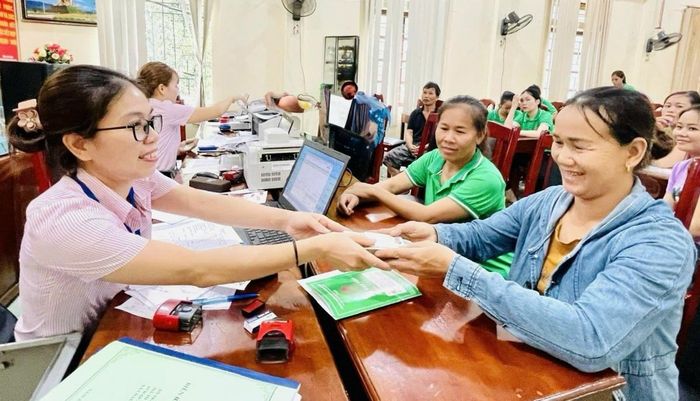 Việc duy trì các điểm giao dịch xã góp phần giúp người dân, nhất là tại khu vực nông thôn và miền núi, tiếp cận nguồn vốn ngay tại địa bàn cư trú.