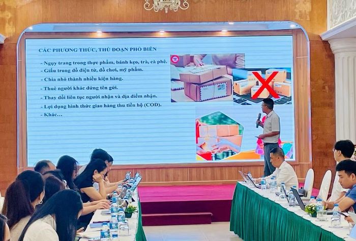 Ông Lê Văn Chung, Vụ Bưu chính, Bộ Khoa học và Công nghệ thông tin về những thủ đoạn tinh vi mà các đối tượng xấu thông qua ngành bưu chính gửi hàng đi các nơi.