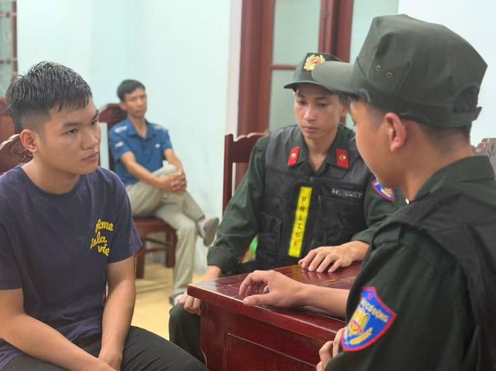 Tại cơ quan Công an, bước đầu các đối tượng thừa nhận đã mang theo hung khí, điều khiển xe mô tô rượt đuổi nhau nhằm giải quyết mâu thuẫn