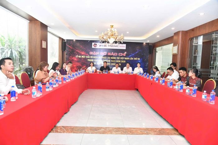  Quang cảnh buổi họp báo.. 