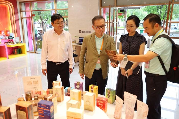 Các chuyên gia cho rằng, cần thay đổi mô hình từ xuất khẩu nguyên liệu thô sang chế biến sâu nhằm gia tăng giá trị kinh tế.
