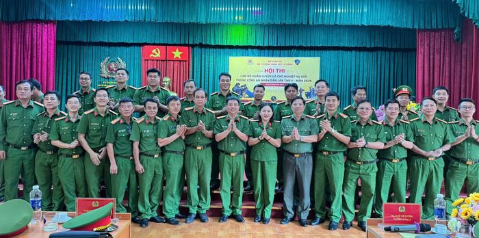 Lãnh đạo, cán bộ chiến sĩ tại Lễ Bế mạc hội thi.