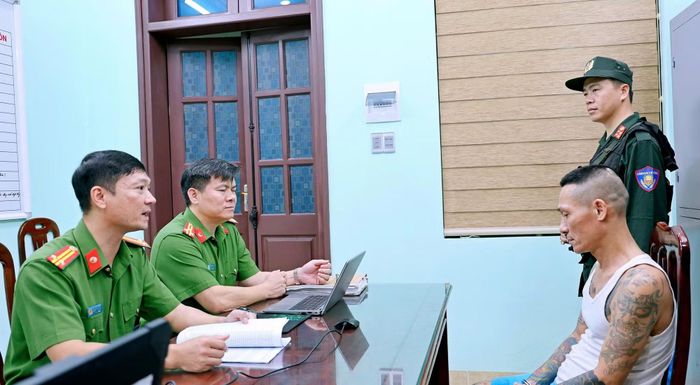 Cơ quan Công an lấy lời khai của bị can Nguyễn Văn Thùy.