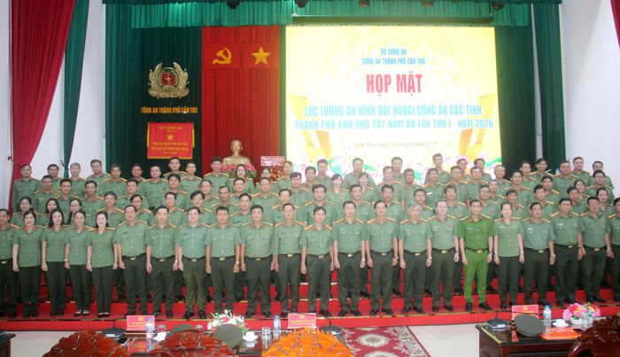 Các đại biểu dự Họp mặt lực lượng An ninh đối ngoại Công an các tỉnh, thành phố vùng Tây Nam Bộ