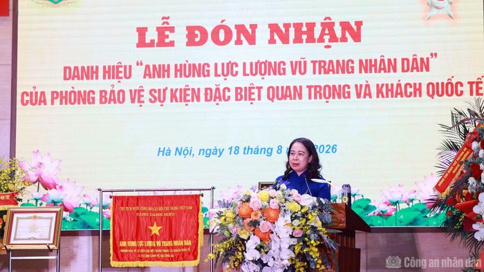 Phó Chủ tịch nước Võ Thị Ánh Xuân chúc mừng, biểu dương những chiến công, thành tích đặc biệt xuất sắc của các thế hệ cán bộ, chiến sĩ Phòng Bảo vệ sự kiện đặc biệt và khách quốc tế.