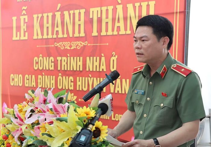 Thiếu tướng Nguyễn Hữu Mạnh, Cục trưởng Cục An ninh nội địa, đại diện Cụm thi đua số 1 phát biểu tại buổi lễ.