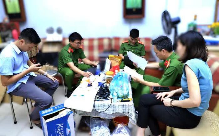 Niêm phong số sản phẩm thu giữ tại Công ty TNHH Trần Lê Foods. Ảnh Công an Đồng Nai.