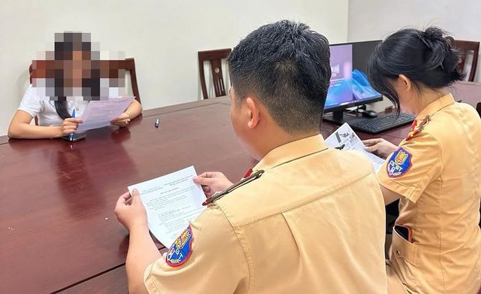 Cơ quan Công an làm việc với chị N.T.N.A. Ảnh: Công an Nghệ An