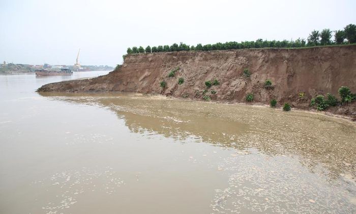 Khu vực bờ, bãi sông Đuống tại phường Trí Quả xảy ra sạt lở. (Nguồn: bacninh.gov.vn)