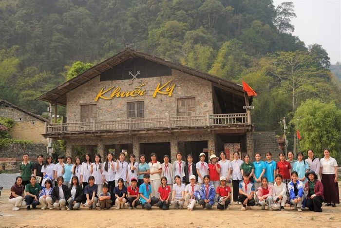 Giáo dục lý tưởng cách mạng cho thế hệ trẻ có thể bắt đầu từ ba việc rất cụ thể: một câu hỏi khó, một chuyến đi thật, một việc có ích.