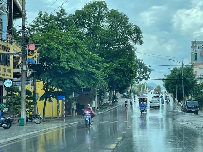 Thời tiết các khu vực trong tỉnh ngày 19/8/2026 có mưa rào và dông, có nơi mưa vừa, mưa to.