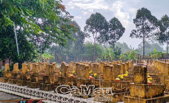 Nghĩa trang Liệt sĩ U Minh hiện có 416 phần mộ liệt sĩ chưa xác định được danh tính.