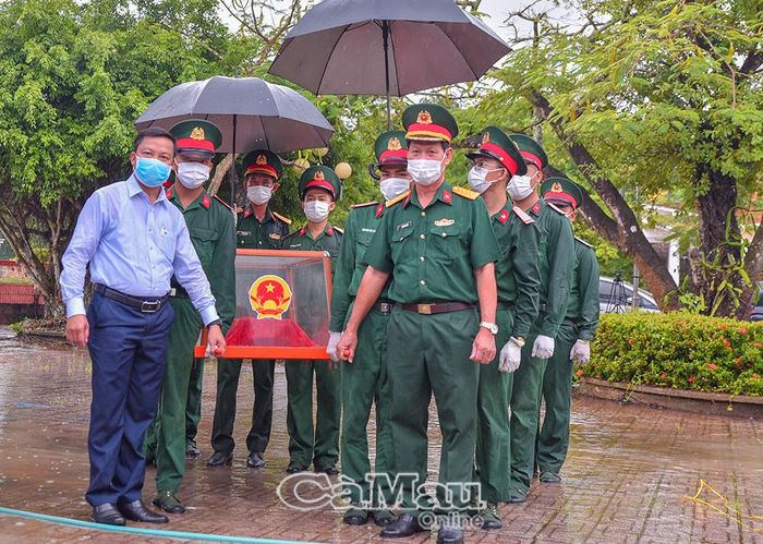 Thời tiết sáng nay mưa nhiều nhưng các nhiệm vụ vẫn được triển khai thực hiện nghiêm túc, đúng quy định.