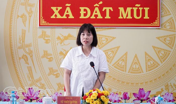 Đồng chí Từ Thuý Quỳnh, Vụ phó Vụ Nghiên cứu - Dư luận xã hội, Ban Tuyên giáo Trung ương, phát biểu tại buổi lấy ý kiến.