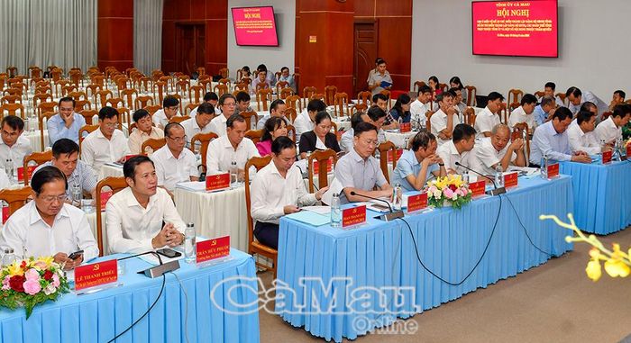 Các đồng chí lãnh đạo Trung ương và địa phương tham dự Hội nghị Ban Chấp hành Đảng bộ tỉnh lần thứ 11.