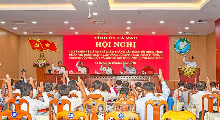  100% đại biểu thống nhất thông qua Nghị quyết Hội nghị Ban Chấp hành Đảng bộ tỉnh lần thứ 11.