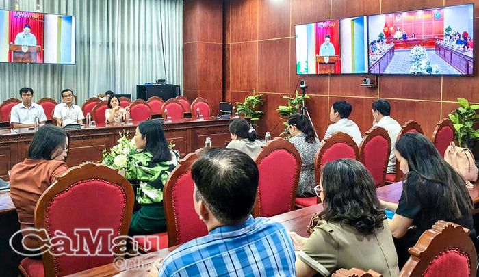  Đại biểu tham dự hội nghị tại điểm cầu Cà Mau.