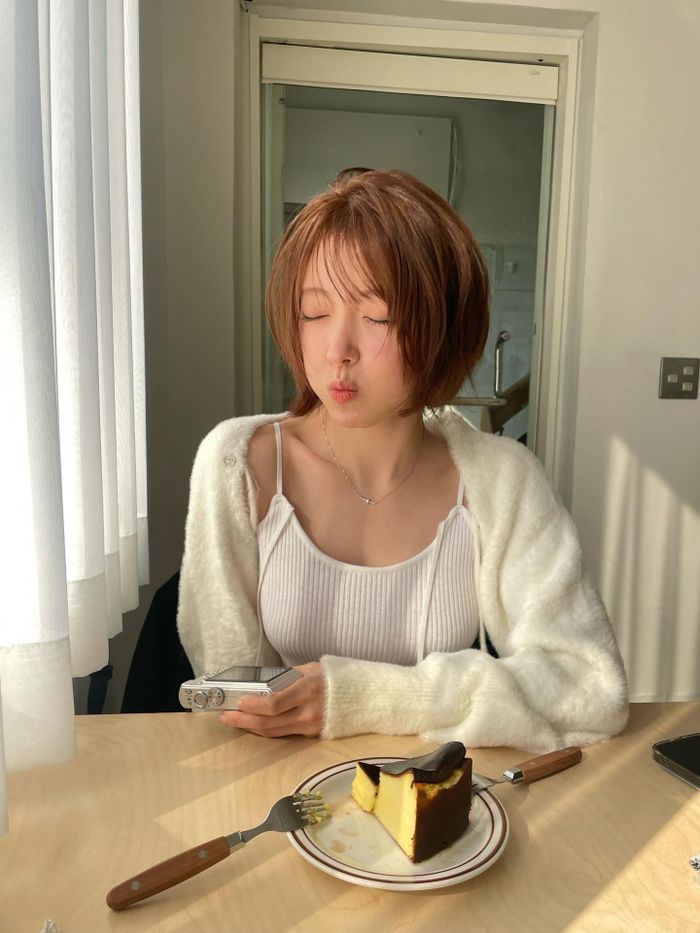Mái tóc ngắn cá tính khiến nhan sắc của Lee Se Young càng thu hút. Nguồn: Instagram