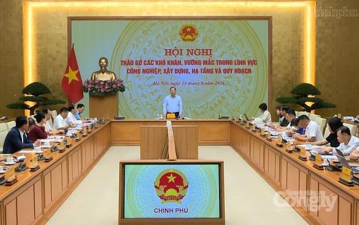 Ngày 14/8, Phó Thủ tướng Thường trực Phạm Gia Túc chủ trì Hội nghị tháo gỡ các khó khăn, vướng mắc trong lĩnh vực công nghiệp, xây dựng, hạ tầng và quy hoạch. Ảnh: Chinhphu.vn