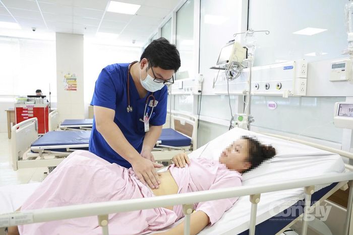 Sau phẫu thuật, bệnh nhân được chuyển về điều trị tại Khoa Hồi sức tích cực - Chống độc.