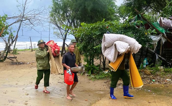 Các địa phương rà soát phương án, kịp thời sơ tán người dân khỏi những khu vực không bảo đảm an toàn.