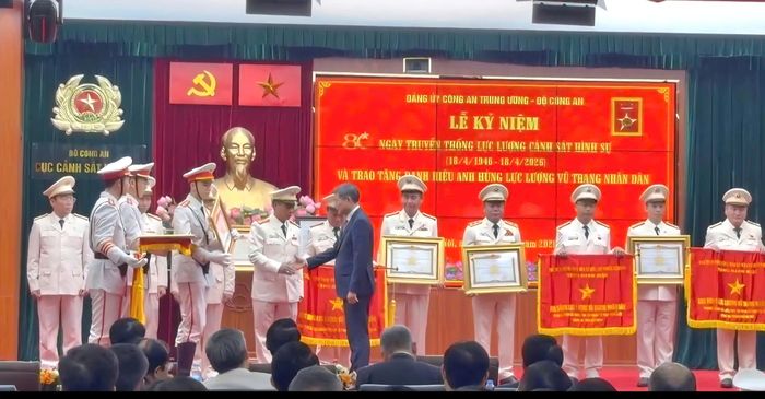 Phòng CSHS đón nhận danh hiệu Anh hùng Lực lượng vũ trang Nhân dân lần 2