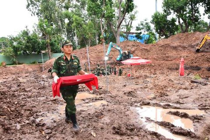 Trong ngày 18/8 đã phát hiện, quy tập thêm 10 bộ hài cốt liệt sĩ, nâng tổng số hài cốt được tìm thấy từ ngày 23/6 đến nay lên 368 bộ hài cốt liệt sĩ.