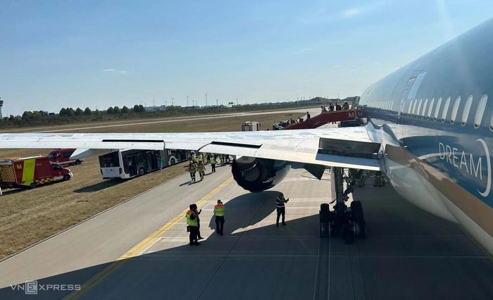 Hai giờ căng thẳng trên chuyến bay VN34 phải quay lại Munich. Ảnh: Nguyễn Ninh