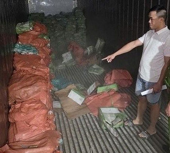Đối tượng Trần Văn Cối cùng tang vật. Ảnh: Công an tỉnh Quảng Ninh
