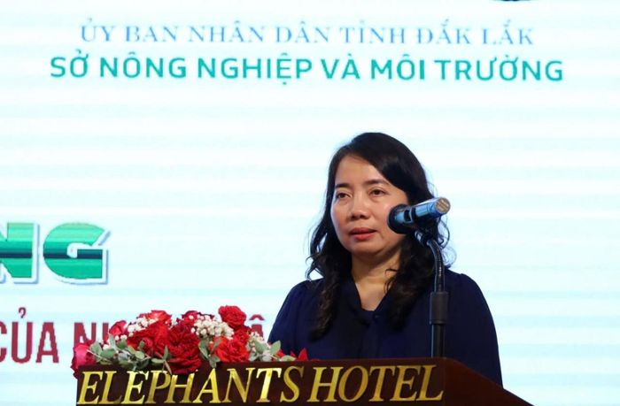  Bà Đặng Thị Thủy, Phó Giám đốc Sở Nông nghiệp và Môi trường phát biểu, trao đổi tại Tọa đàm. 