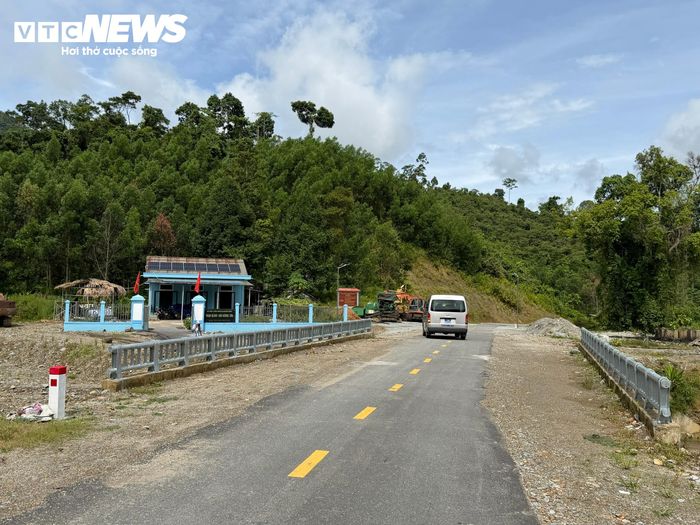 Trong chiến tranh, đường 74 là tuyến giao thông quan trọng phục vụ liên lạc, vận chuyển quân giới. Do tuyến đường xuống cấp, không còn nguyên dạng, năm 2011, Bộ Quốc phòng đầu tư xây dựng lại tuyến đường này.