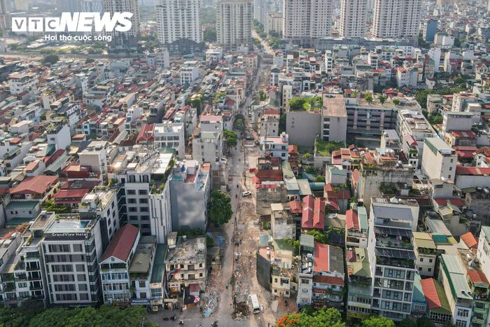 Từ cuối tháng 6, UBND phường Cầu Giấy bắt đầu triển khai công tác giải phóng mặt bằng để thực hiện dự án cải tạo, mở rộng đoạn ngõ từ phố Thành Thái đến đường Nguyễn Khang. Đến cuối tháng 7, phần lớn các hộ dân thuộc diện thu hồi đất đã chủ động tháo dỡ công trình, di chuyển tài sản để bàn giao mặt bằng.