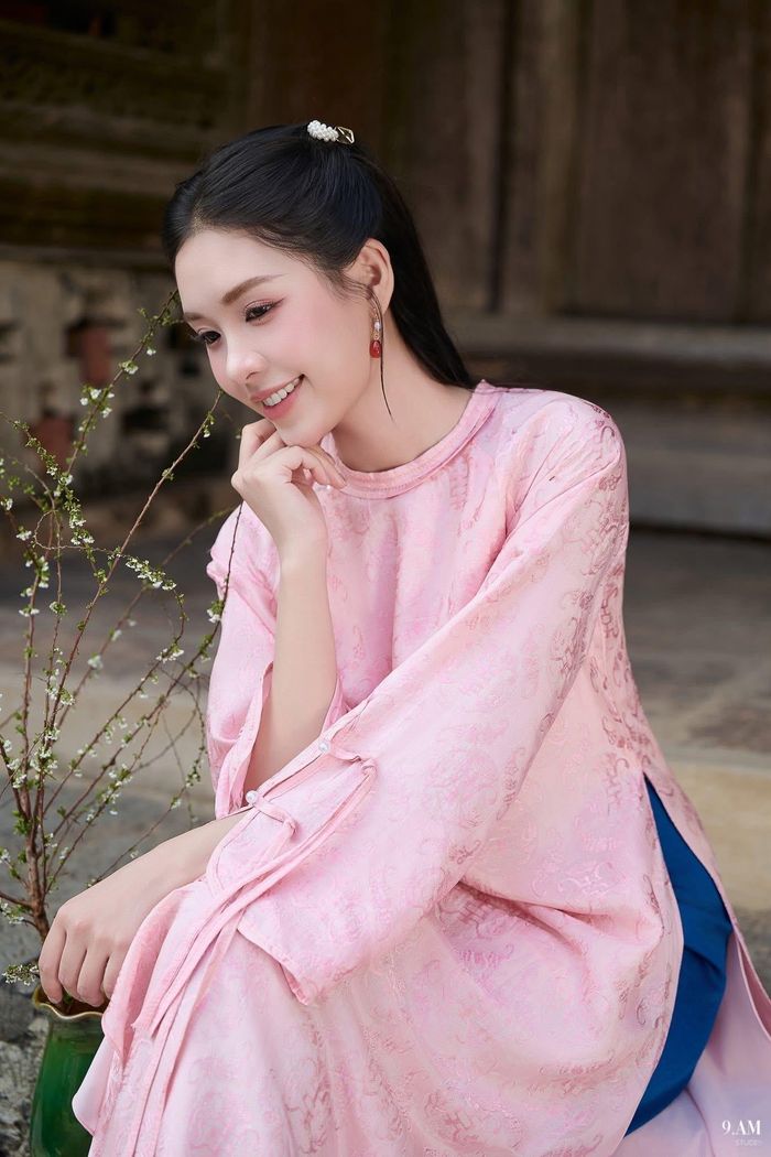 Sau quá trình thử vai, cô được đạo diễn Lê Đỗ Ngọc Linh chọn vào vai Phương thời học trò. 