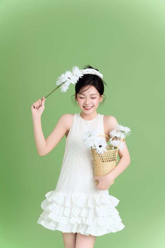 “Mùa hè năm ấy” được chia thành hai giai đoạn cách nhau 10 năm. Lưu Ly đảm nhận vai Phương khi còn trẻ, trong khi Minh Thu hóa thân vào nhân vật này ở tuổi trưởng thành.