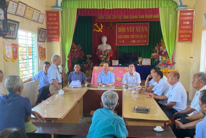 Lãnh đạo xã Nam Đồng tổ chức đối thoại, giải đáp những băn khoăn của người dân liên quan công tác giải phóng mặt bằng.