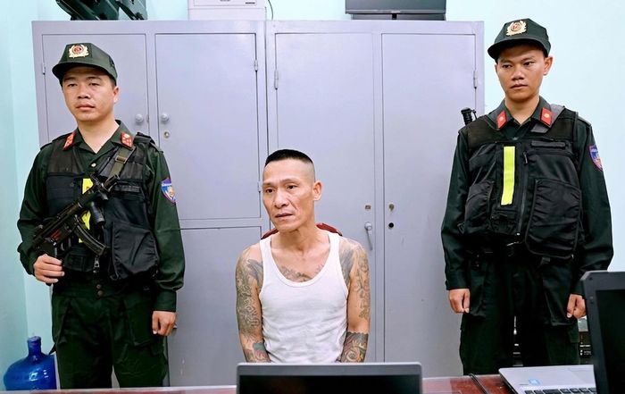 Nguyễn Văn Thùy (biệt danh “Tế Điên Nam Định”) tại cơ quan công an. (Ảnh: Công an tỉnh Ninh Bình)