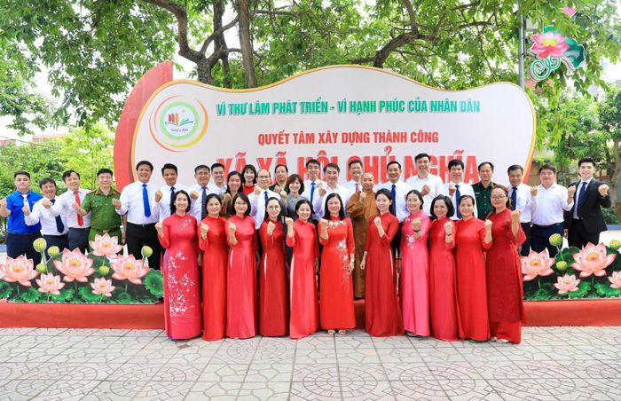Cán bộ, đảng viên xã Thư Lâm quyết tâm thực hiện thắng lợi chương trình "100 ngày hành động vì Thư Lâm phát triển, vì hạnh phúc nhân dân". Ảnh: Quang Thái