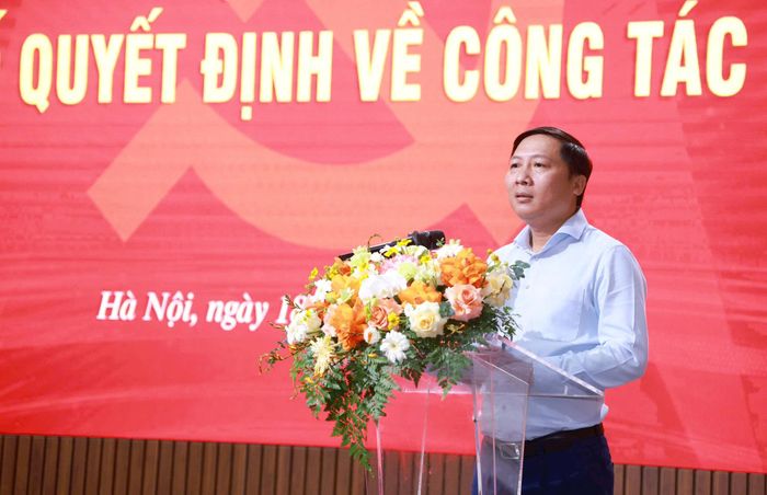 Đồng chí Nguyễn Thanh Liêm, Thành ủy viên, Bí thư Đảng ủy, Giám đốc Cơ quan Báo và Phát thanh, Truyền hình Hà Nội phát biểu nhận nhiệm vụ tại hội nghị. Ảnh: Văn Tuyến