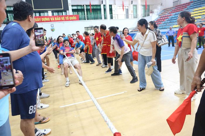Giải kéo co giữa các thôn, làng trên địa bàn xã Sóc Sơn. Ảnh: Tùng Nguyễn.