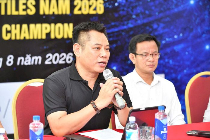 Võ sư, trọng tài quốc tế Đặng Tam Thuận, Chủ tịch Học viện Quốc tế võ thuật Việt Nam, Trưởng ban Tổ chức giải đấu phát biểu tại buổi họp báo. Ảnh: BTC