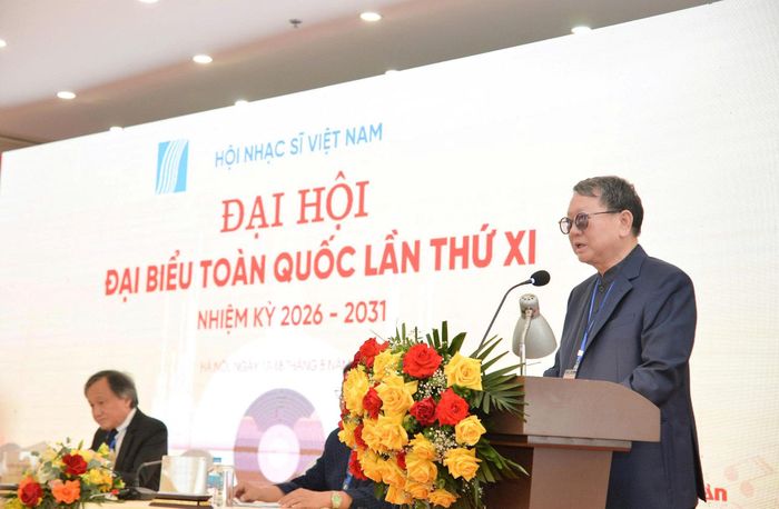 Thiếu tướng, nhạc sĩ Nguyễn Đức Trịnh, Chủ tịch Hội Nhạc sĩ Việt Nam phát biểu. Ảnh: Hồ Quang