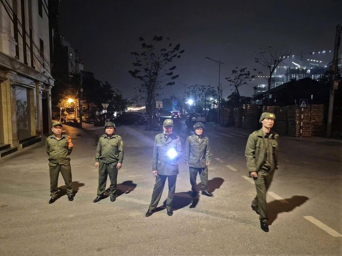 Lực lượng tham gia bảo vệ an ninh, trật tự ở cơ sở xã Gia Lâm tuần tra ban đêm, phòng ngừa tội phạm. Ảnh: Công an xã Gia Lâm cung cấp.