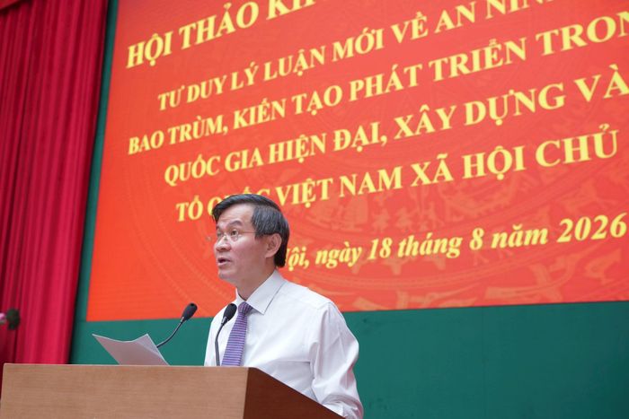 Ủy viên Bộ Chính trị, Giám đốc Học viện Chính trị quốc gia Hồ Chí Minh Đoàn Minh Huấn phát biểu đề dẫn Hội thảo. Ảnh: PV