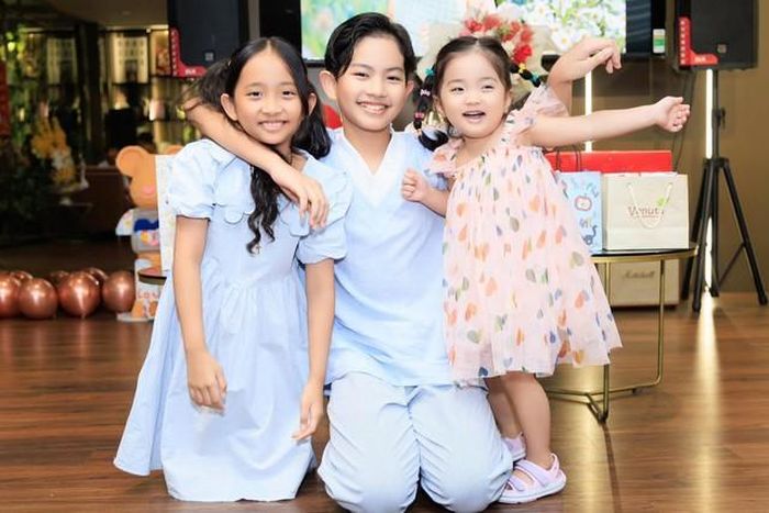 3 em bé đều thừa hưởng năng khiếu nhảy múa từ bố mẹ.